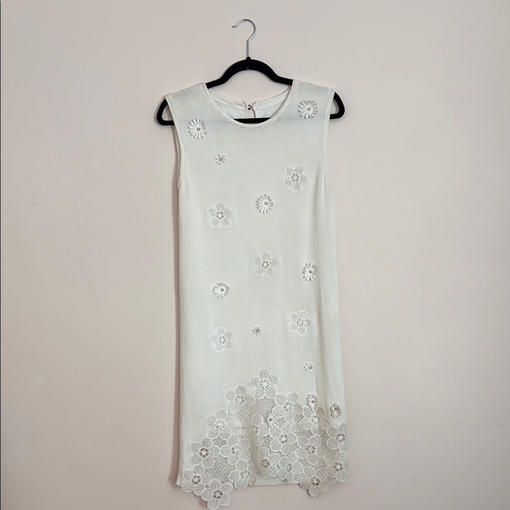 White Sleeveless Sheath Dress – Embroidered Floral Hem. Size Small